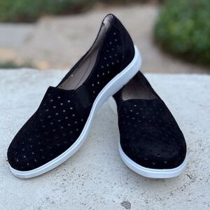 NWOT Munro "Ridley" perforated sneaker/loafer - size 8